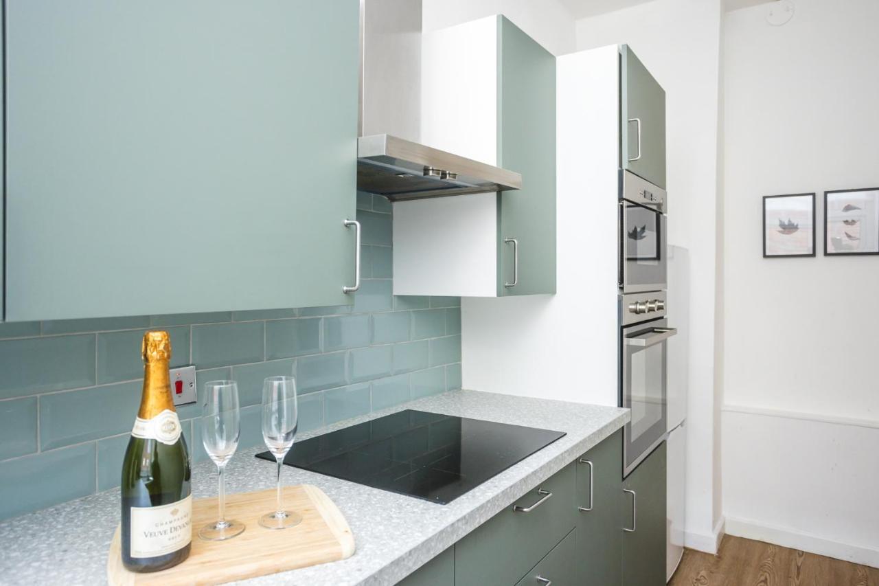 Modern Apartment Within City Walls, Parking Честер Екстер'єр фото